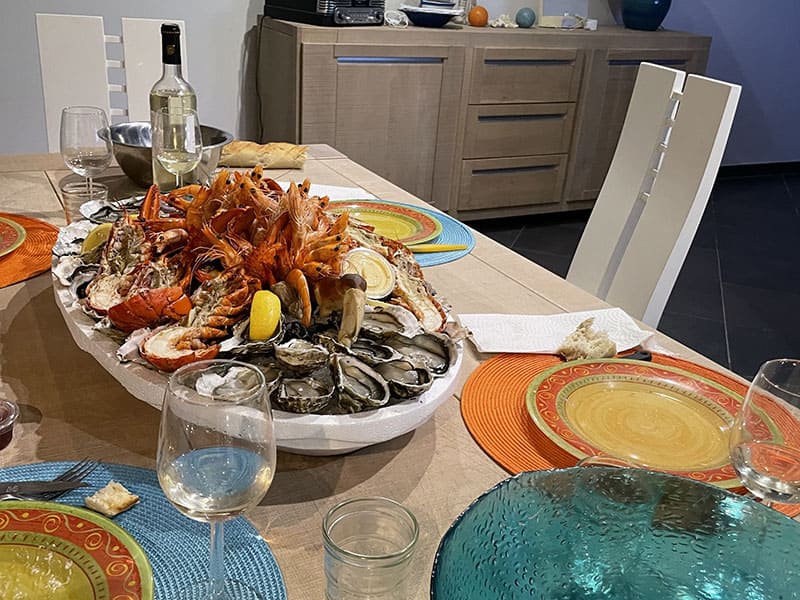 plateau de fruits de mer de la pescaderia poissonnier à St Nazaire à la maison de parrain