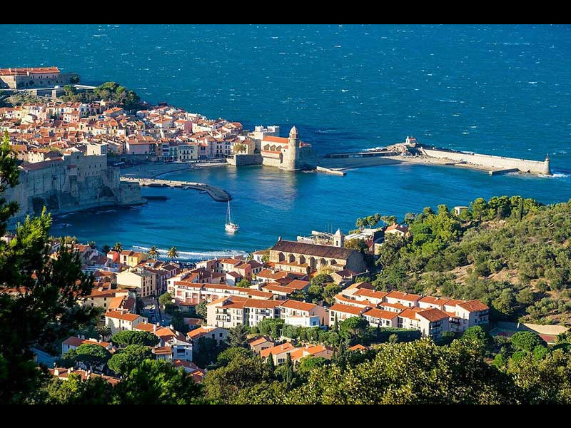 France-Pyrenees-Orientales-Cote-Vermeille-Collioure-the-Royal-Castle-and-Notre-Dame-des-Anges-